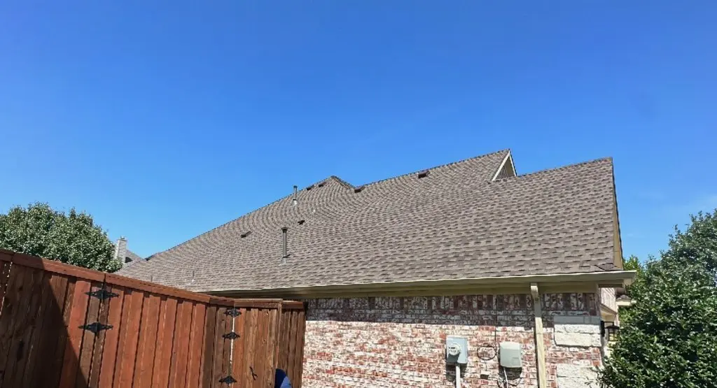 Completed roof replacement project in Oregon